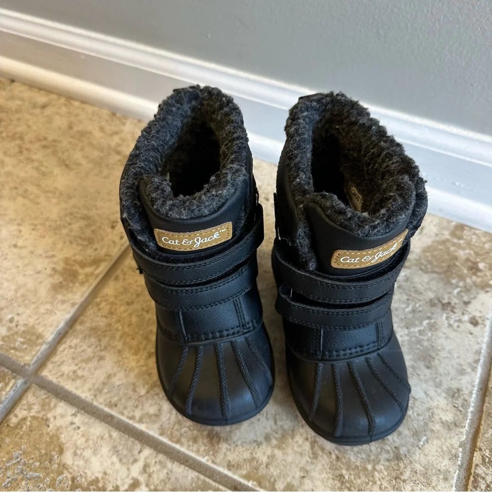 Cat & Jack Kids Snow Boots - Size 7